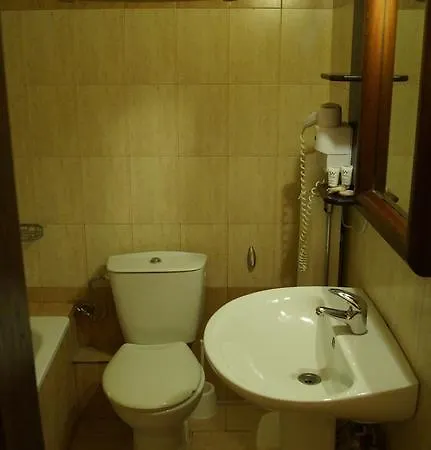 Xenonas Arxontiko * Káto Loutrákion